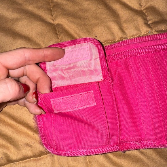 Hello Kitty Velcro Pink Wallet - Picture 4 of 6